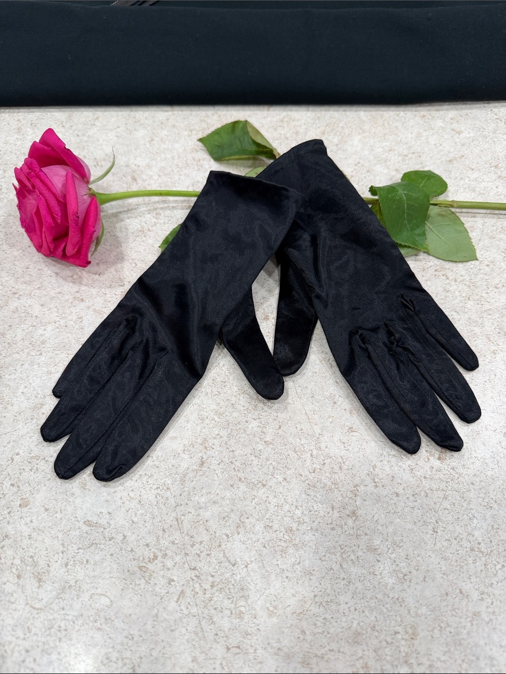 VINTAGE 70’s CLASSIC BLACK SATIN STRETCH CRYSTAL 2 BUTTON WRIST GLOVES SIZE XS
